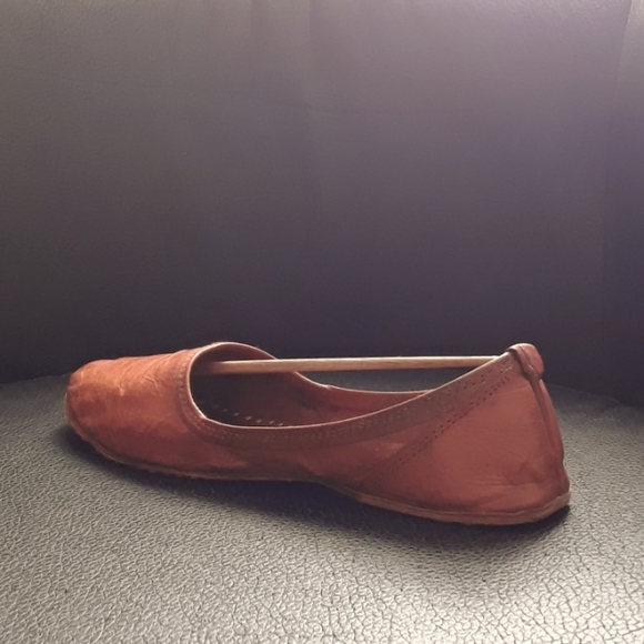 Handmade Camel Leather Flats from India. Tan. Size 8 - Picture 13 of 16